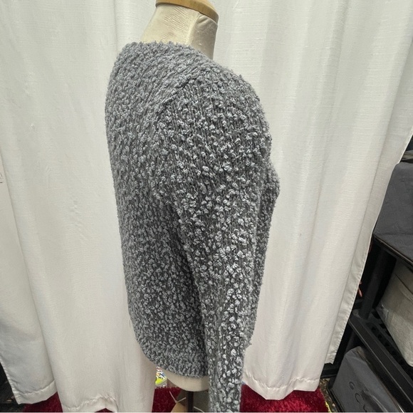 Hollister Women’s SZ M Fuzzy Soft Gray Glitter Thread Sweater - Picture 5 of 11